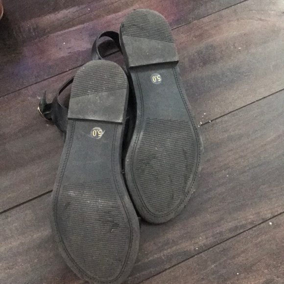Size 5 Steve Madden Sandals with ankle strap - Picture 3 of 3